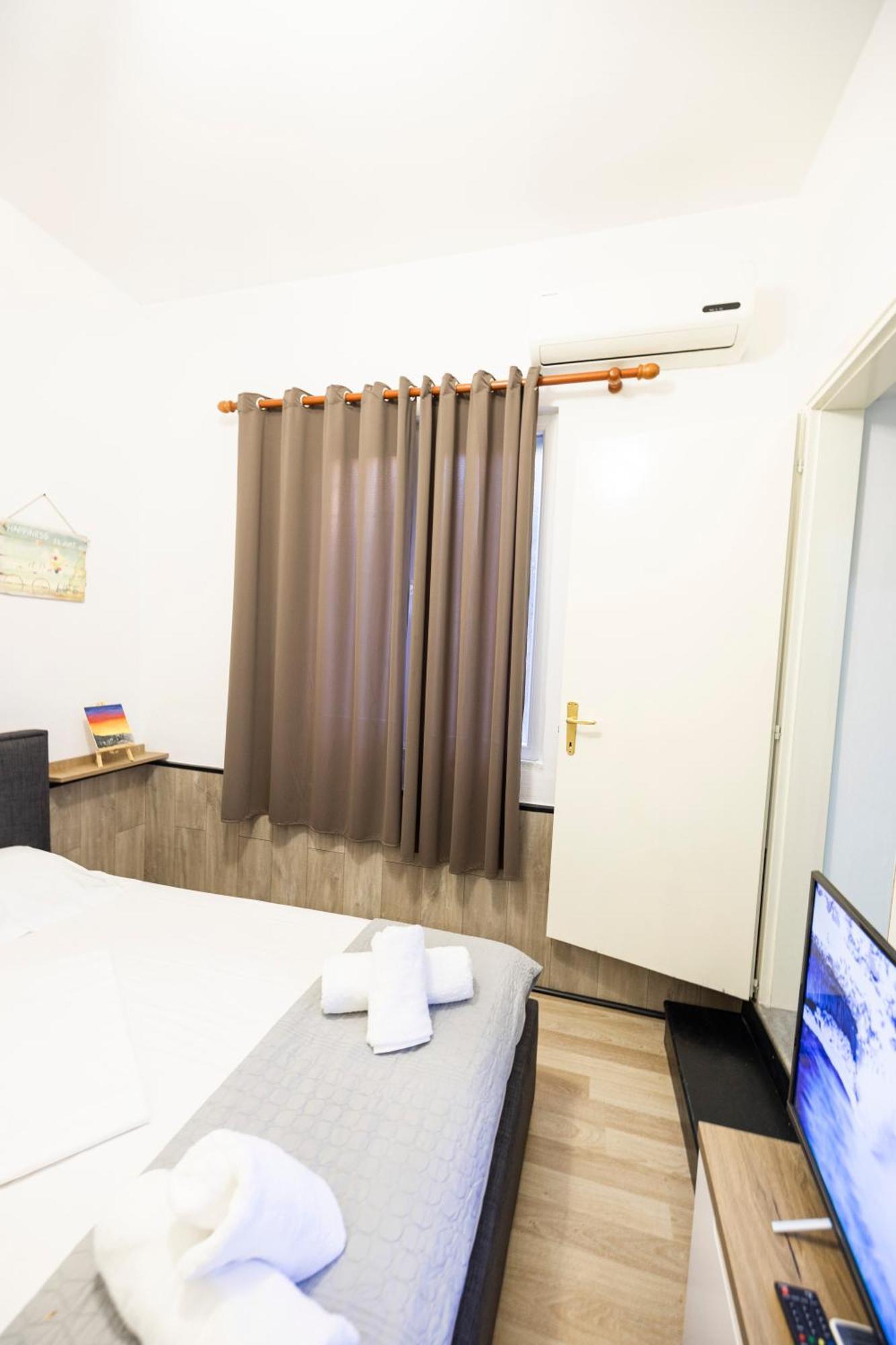 Tiny Cute Studio Near The City Center - 5 Min Walk Tiranë Luaran gambar